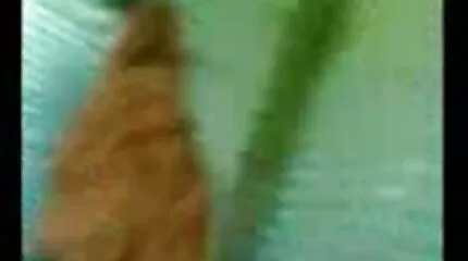 التقى زنجي ومكسيكي في مؤخرة عاهرة شقراء. افلام سكس مترجم عربي جديد