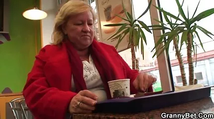 الكتكوت يمتص ديك صديقها لدرجة أنه في يوم من الأيام سوف يعض بالتأكيد!. سكس عربي مترجم جديد