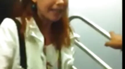 بدلاً من التدريب الشخصي ، عملت الفتاة تويترسكس عربي جديد الصغيرة مع قضيب مدربها الناضج.