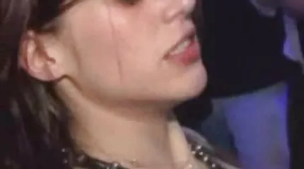 الجمال الياباني لم يستطع مقاومة سكس مترجم عربي جديد فنان البيك اب ونشر ساقيها في غرفة الفندق