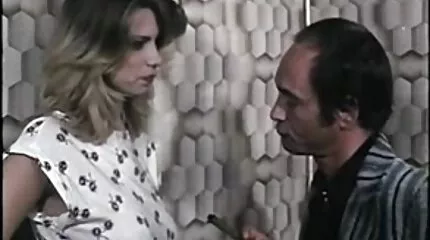 تشعر الفتاة الشقراء بالقلق لأنها ستُضاجع اليوم من قبل رجل أسود مع قضيب وحش افلام سكس سوري جديد هائل