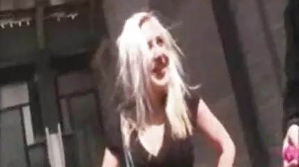 الفتاة اللطيفة ذات النظارات تحب مص قضيب الرجل قبل النوم افلام سكس عربي مصري جديده