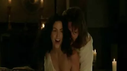 قام المصاص المؤذ بضرب قضيبها وركب على وخزها السكس العربى الجديد