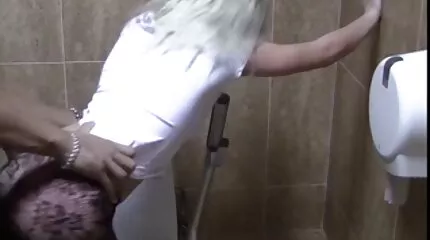 استيقظ وودمان وقحة روسية ليمارس الجنس معها ويضربها بقوة سكس مترجم للعربية جديد بقضيبها